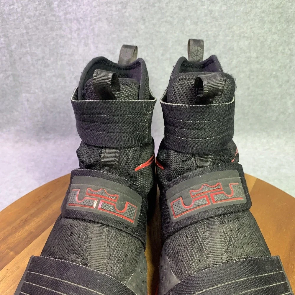 Nike lebron soldier